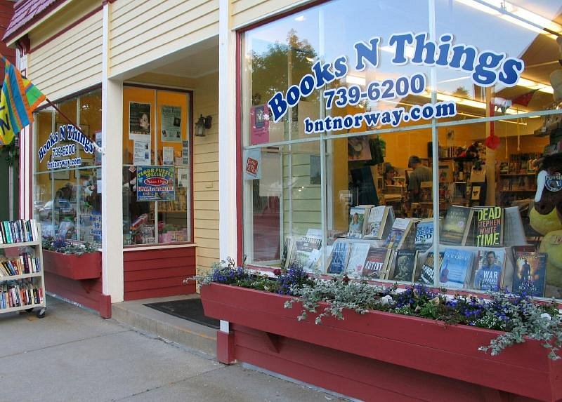 Books‑N‑Things: Libros y objetos curiosos – Colección única para amantes de la lectura