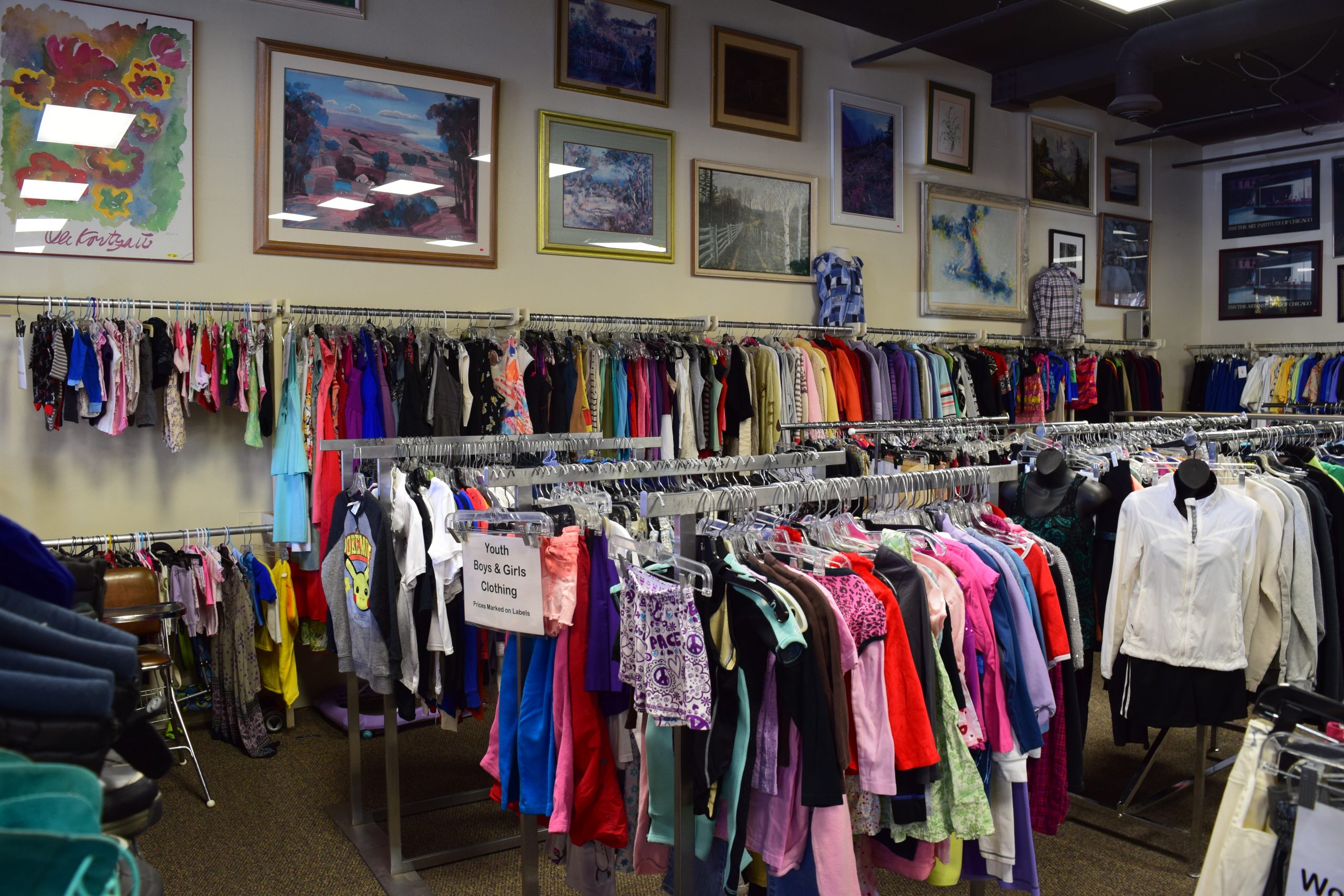 Second Chance Thrift Shop: Tienda de segunda mano con moda vintage y descuentos únicos