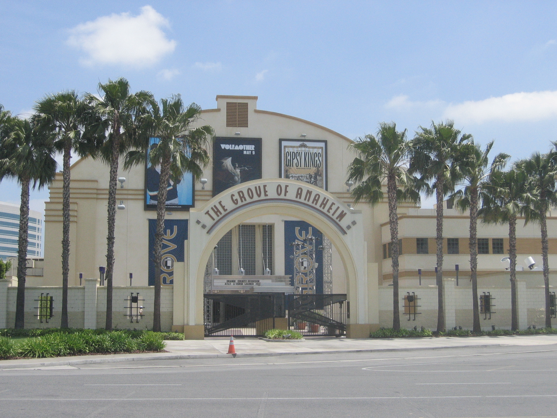 Grove of Anaheim: Parque Verde en California – Vista Panorámica y Fotografía de Naturaleza