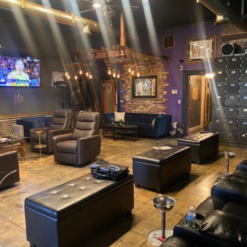 LA Lounge Premium Cigars: Elegancia de puros finos, ambiente lounge de lujo y sabor excepcional