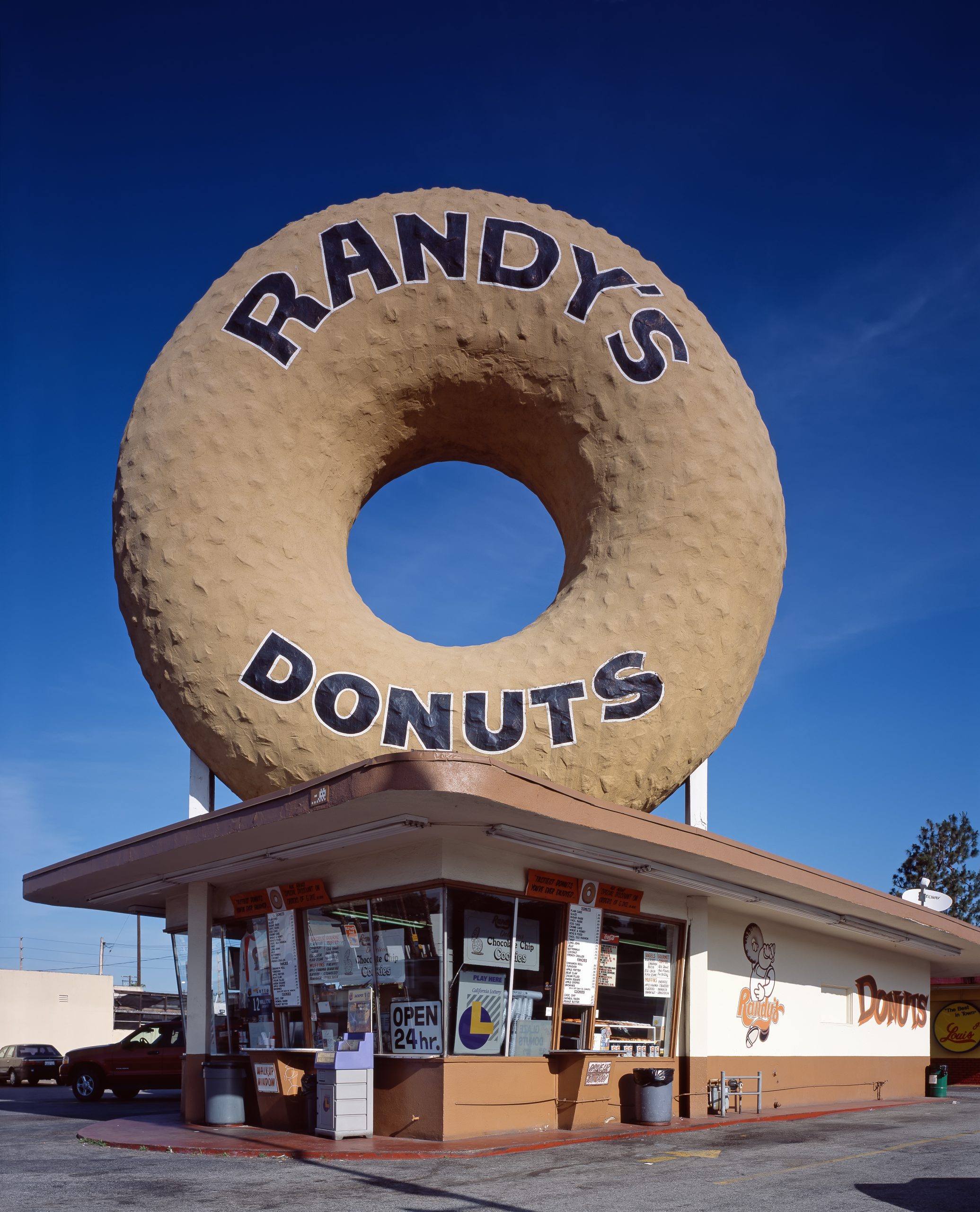 Randy’s Donuts – Deliciosos donuts artesanales con glaseado y chocolate