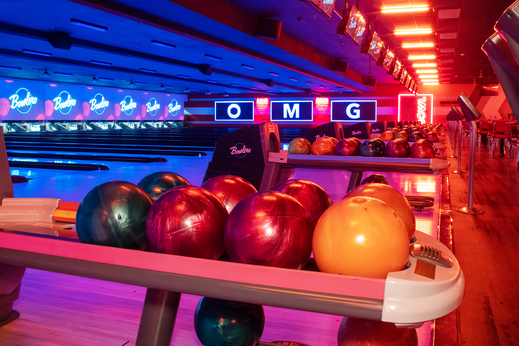 Bowlero Fontana: Diversión de Bolos y Juegos en la Mejor Sala de Bowling de la Ciudad