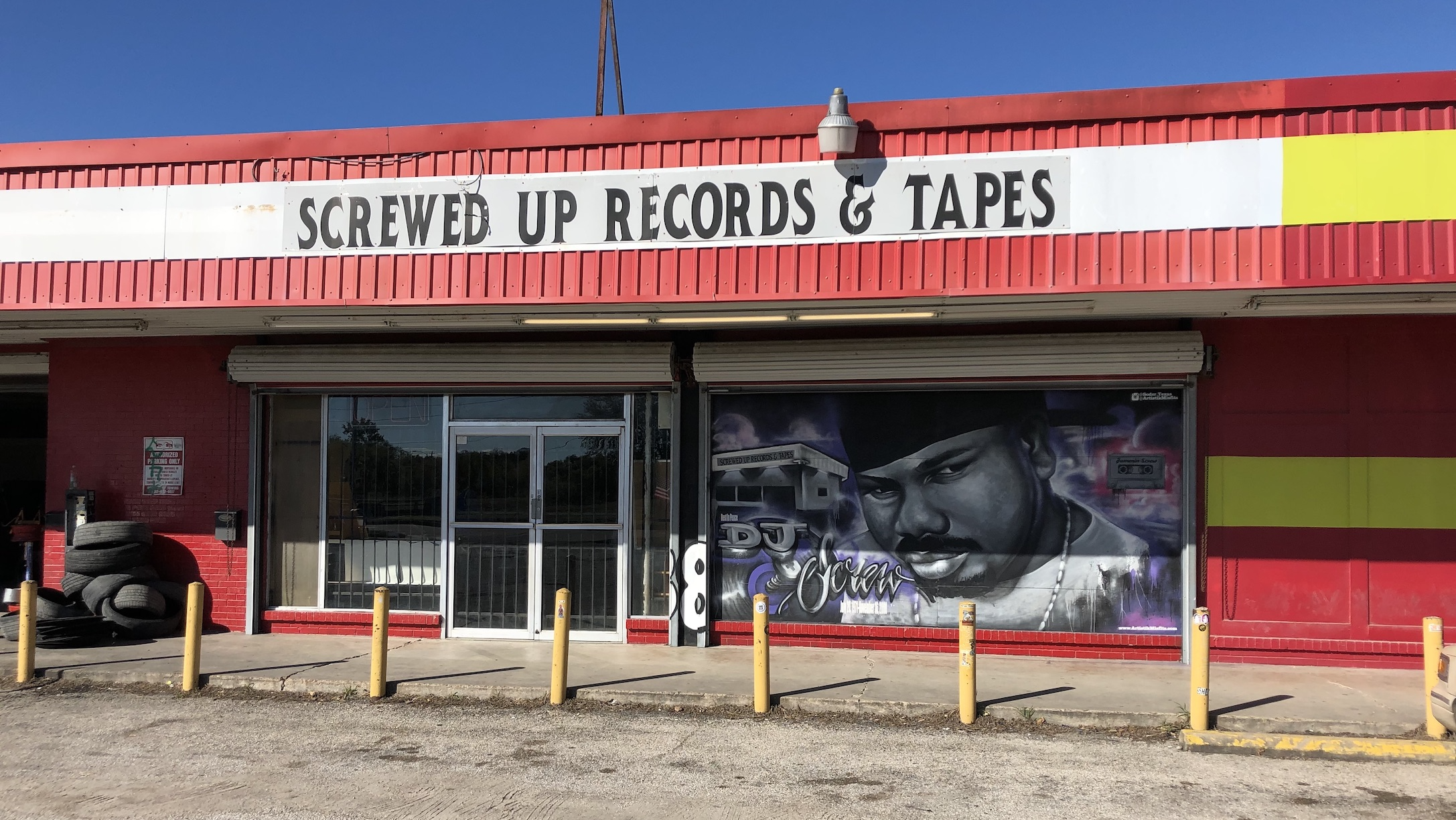 Screwed Up Records & Tapes: Portada de álbum de hip‑hop y vinilos clásicos