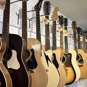 De-No Music Center – Conciertos en Vivo y Escenarios Vibrantes