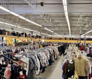 Valley Thrift & More: Tienda Vintage con Ofertas y Descuentos en Ropa y Accesorios