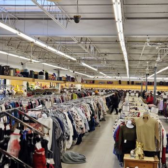 Valley Thrift & More: Tienda Vintage con Ofertas y Descuentos en Ropa y Accesorios