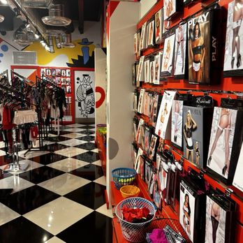 Caliente Adult Superstore – Juguetes íntimos, lencería erótica y accesorios para adultos