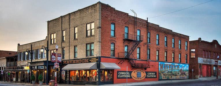 Maverick Fine Western Wear: Moda Western de Vaquero Elegante y Calidad Superior