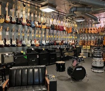 Bakersfield Sound Co. en el corazón del downtown: música en vivo y ambiente urbano