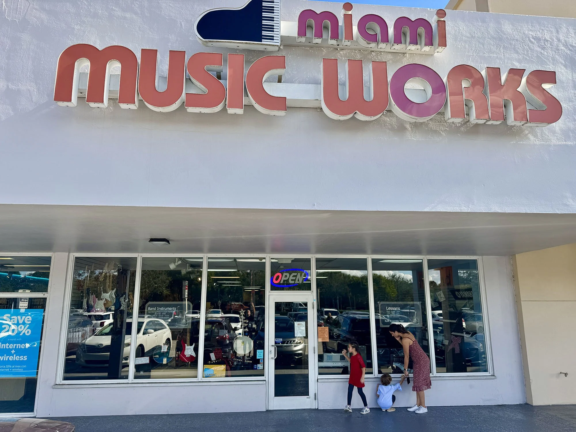 Miami Music Works: Vibrante escena musical en Miami con artistas, conciertos y estudio de grabación