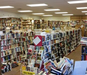 Descubre los Mejores Libros Usados bajo las Portadas de Charlie