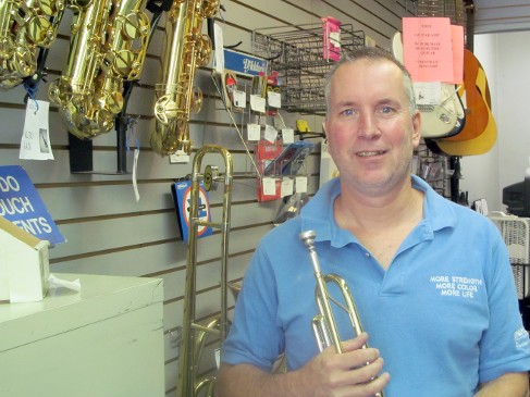 Lewis Music Store – Tienda de Instrumentos Musicales, Guitarras y Accesorios de Calidad