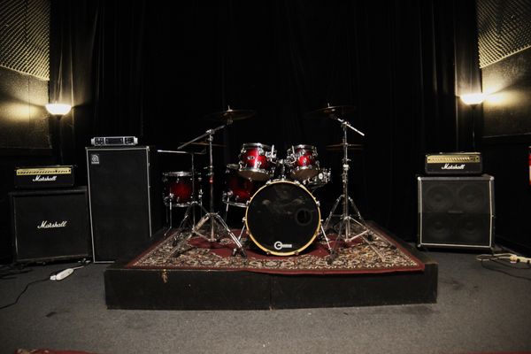 Logo de Loaded Bomb Studios – Estudio de videojuegos y arte digital