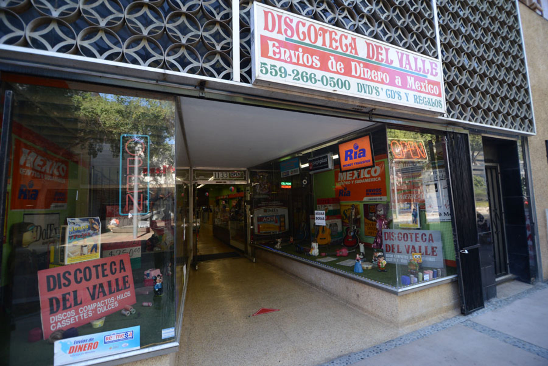 Discoteca Sinaloense: Noche de música en vivo, luces vibrantes y ambiente festivo en Sinaloa