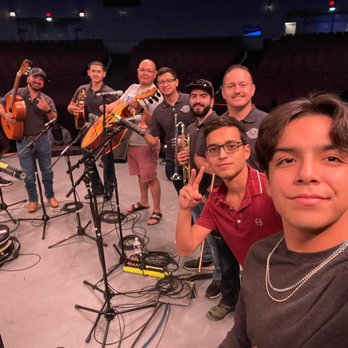 Mariachi Los Guerra: Tradición y energía en vivo – Música mexicana auténtica