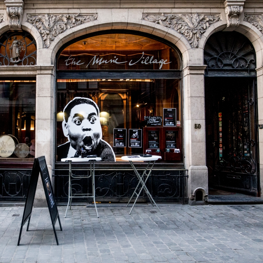 Music Village: Festival de música en vivo con instrumentos tradicionales y ambiente festivo