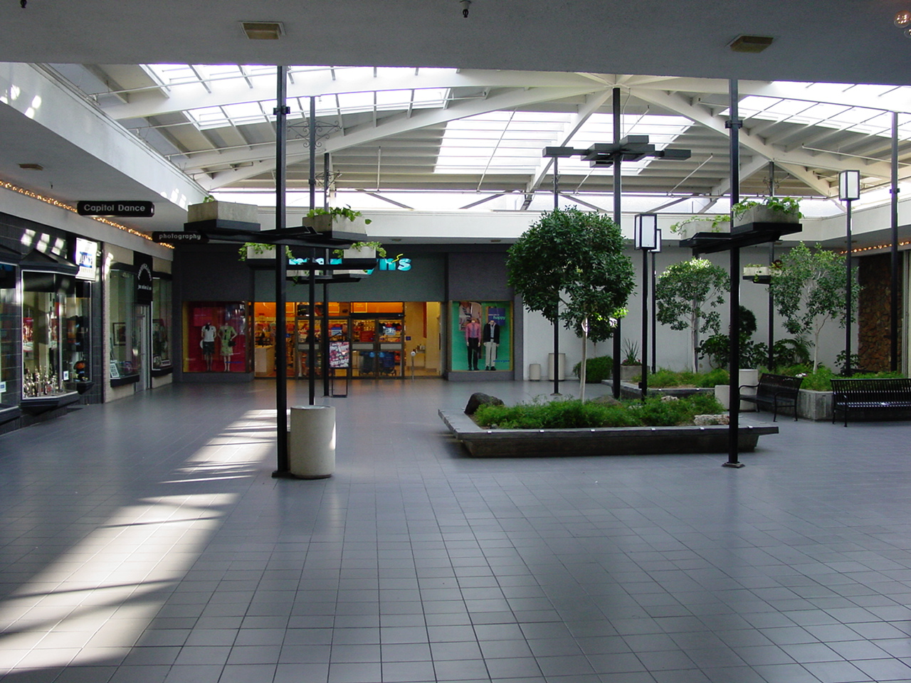 Princeton Plaza Mall: Tienda de moda y gastronomía en el corazón de Princeton | Guía de compras 2024