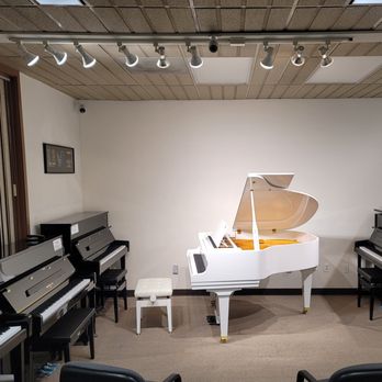 Colton Piano Gallery – Imágenes de pianos de alta calidad y elegancia