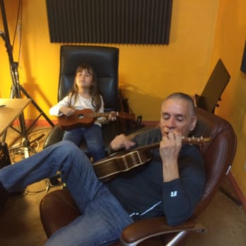 Lección de guitarra paso a paso – Fuente de tutoriales y acordes para principiantes