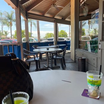 Comstock Bar & Grill – Ambiente nocturno, comida americana y cerveza artesanal