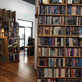Downtown Book & Sound: Librería y Música en el Corazón de la Ciudad