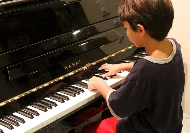 Academia de Música en la Costa Central – Clases de piano, guitarra y voz para todos