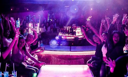 Discoteca Jalisco: Noche vibrante en el corazón de México – Música en vivo, DJ, ambiente único