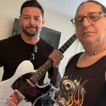 Reparación de Guitares en Hollywood – Dave, el Experto en Reparación de Instrumentos