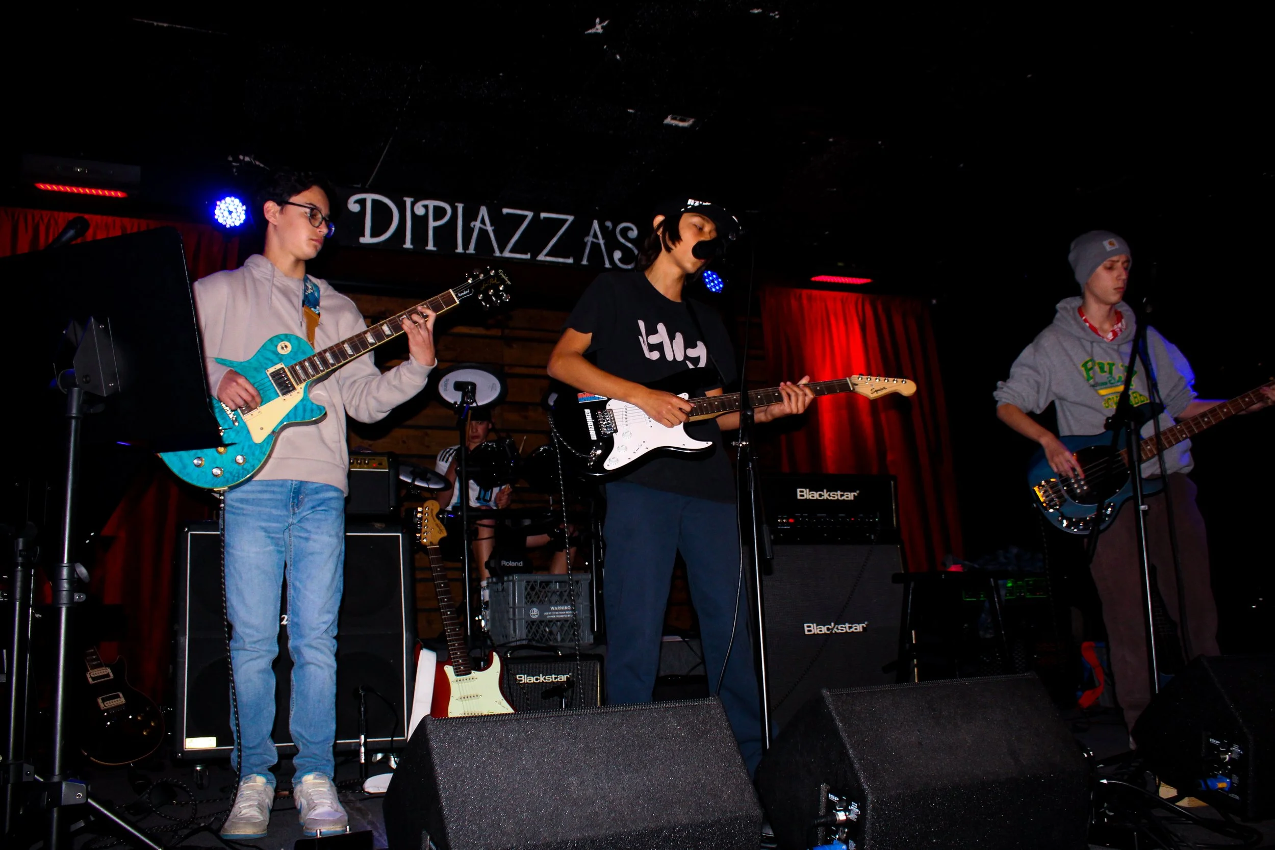 On Stage Music Academy – Academia de Música en Escenario con Clases de Instrumentos y Voz