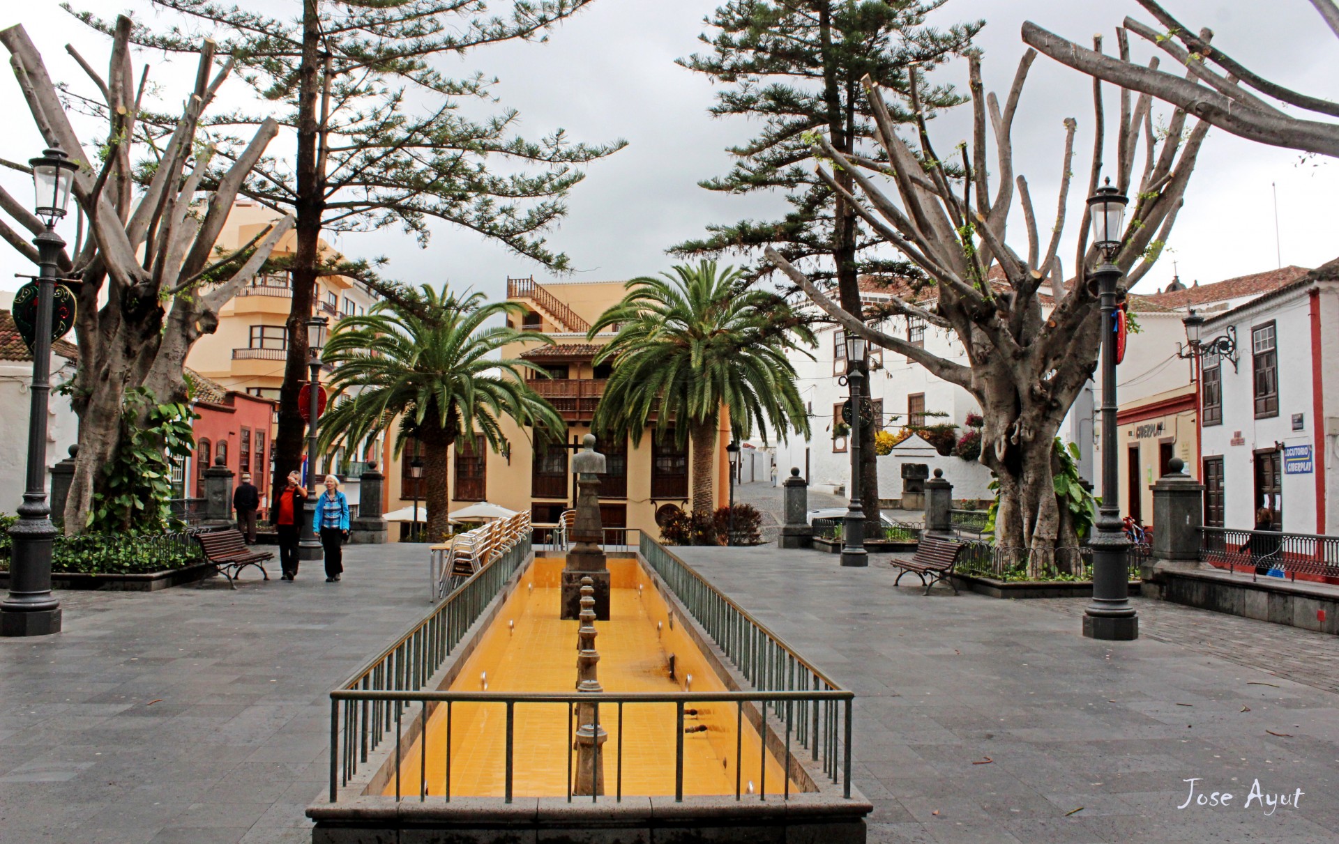 Plaza La Alameda – Vista panorámica de su arquitectura histórica y animada vida urbana