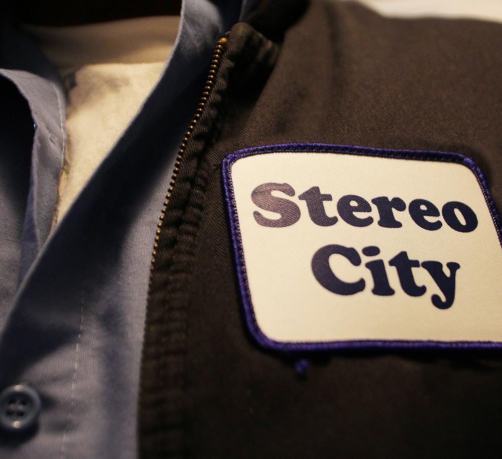 Stereo City: Foto de Ciudad Futurista con Efectos Estéreo – Arte Digital