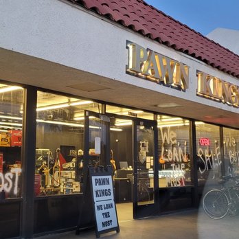Imagen de tienda de empeños en el desierto: estilo rústico y oportunidades únicas