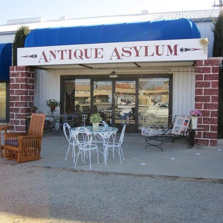 Asilo Antiguo: Fotografía de Arquitectura Histórica y Misteriosa en Ruinas Abandonadas