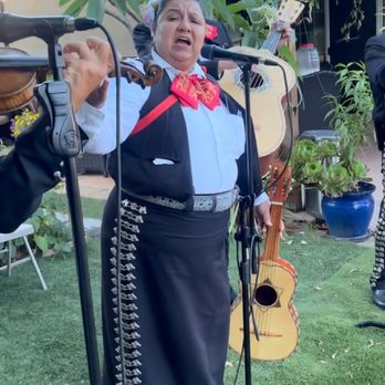 Mariachi AlmaViva: Vibrante música mexicana en vivo - Tradición y pasión