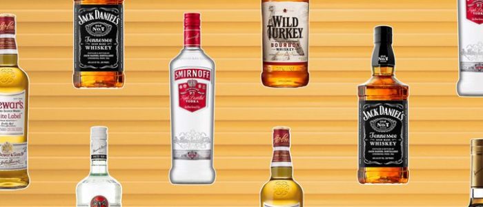 Imagen de licor premium: logo y botella de la mejor compañía de licores