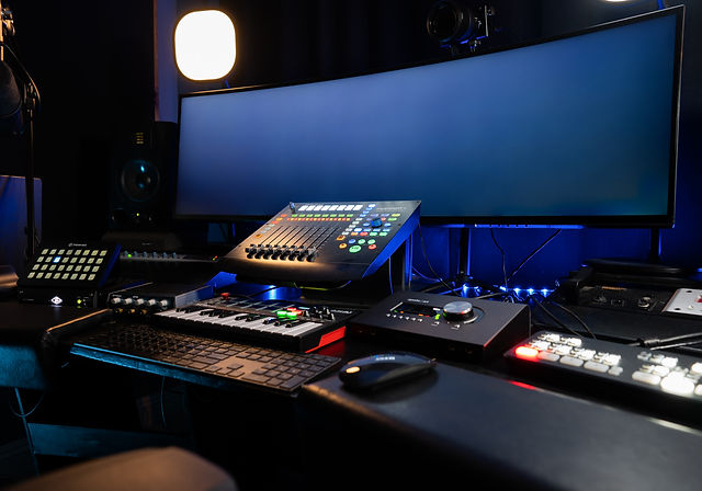 Divine Recording Studio – Estudio de Grabación Profesional con Sonido Premium y Equipos de Última Generación