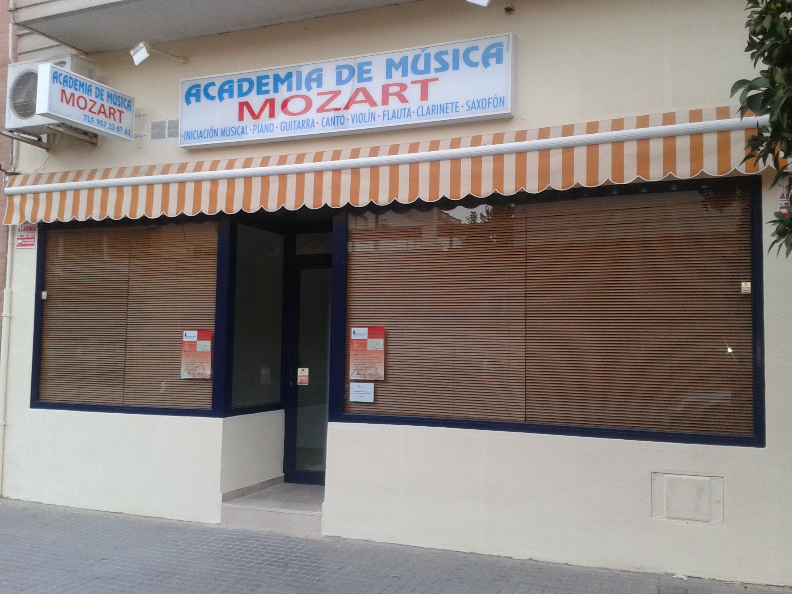 Academia Musicastro – Clases de Piano, Guitarra y Voz | Escuela de Música Profesional