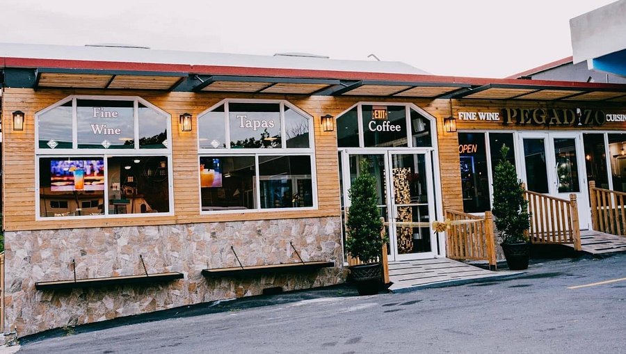 Pegadizo Cigar Lounge – Lujo, estilo y cigarro premium