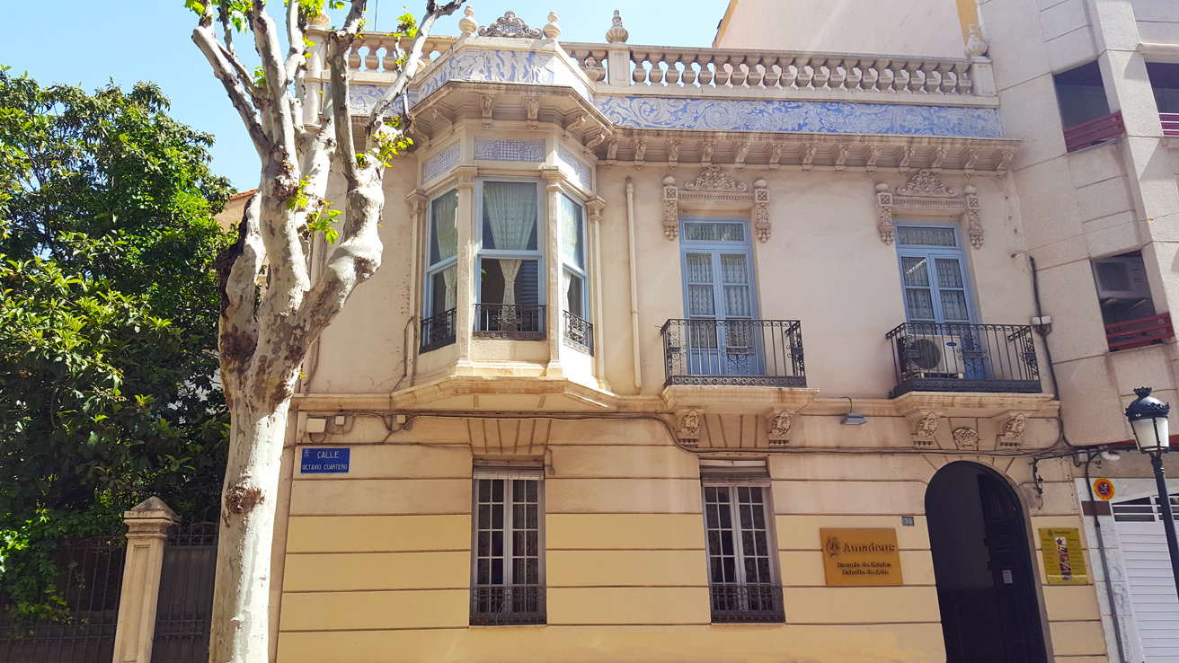 Escuela de Música Amadeus: Clases de Piano, Guitarra y Voz para Todos - Aprendizaje Musical de Calidad