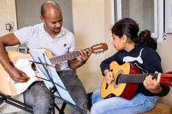 Elevate School of Music – Academia de Música Moderna, Clases de Instrumentos y Producción Musical