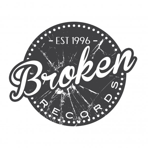 Registro roto: foto de vinilo dañado, colecciones vintage y discos clásicos