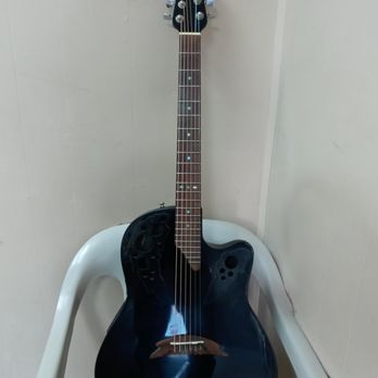 Tony’s Music Center: Instrumentos, Clases y Conciertos en Vivo – Imagen de Alta Calidad