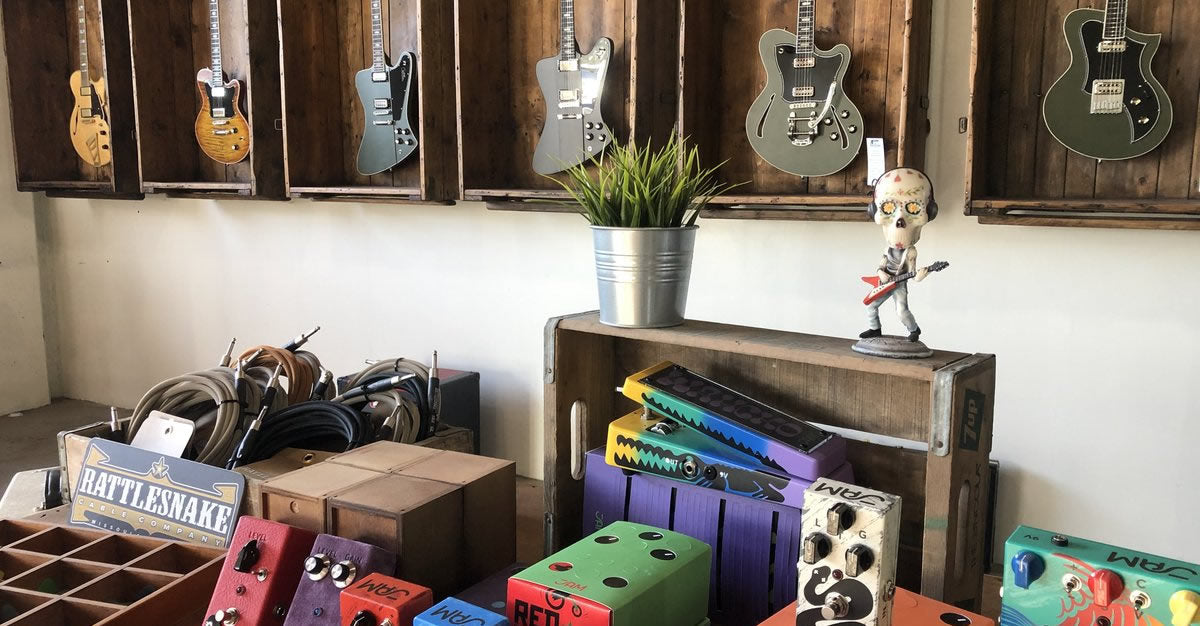 Cottonwood Music Emporium: Tienda de Instrumentos y Accesorios Musicales