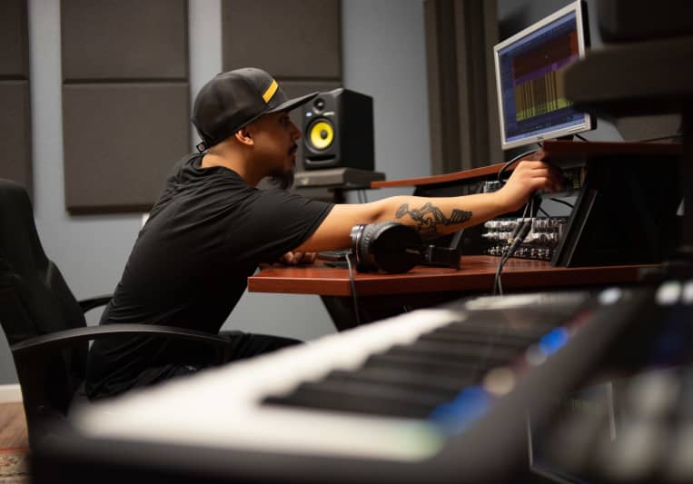 Precision-Tune Studios: Estudio de Audio y Producción Musical de Alta Precisión