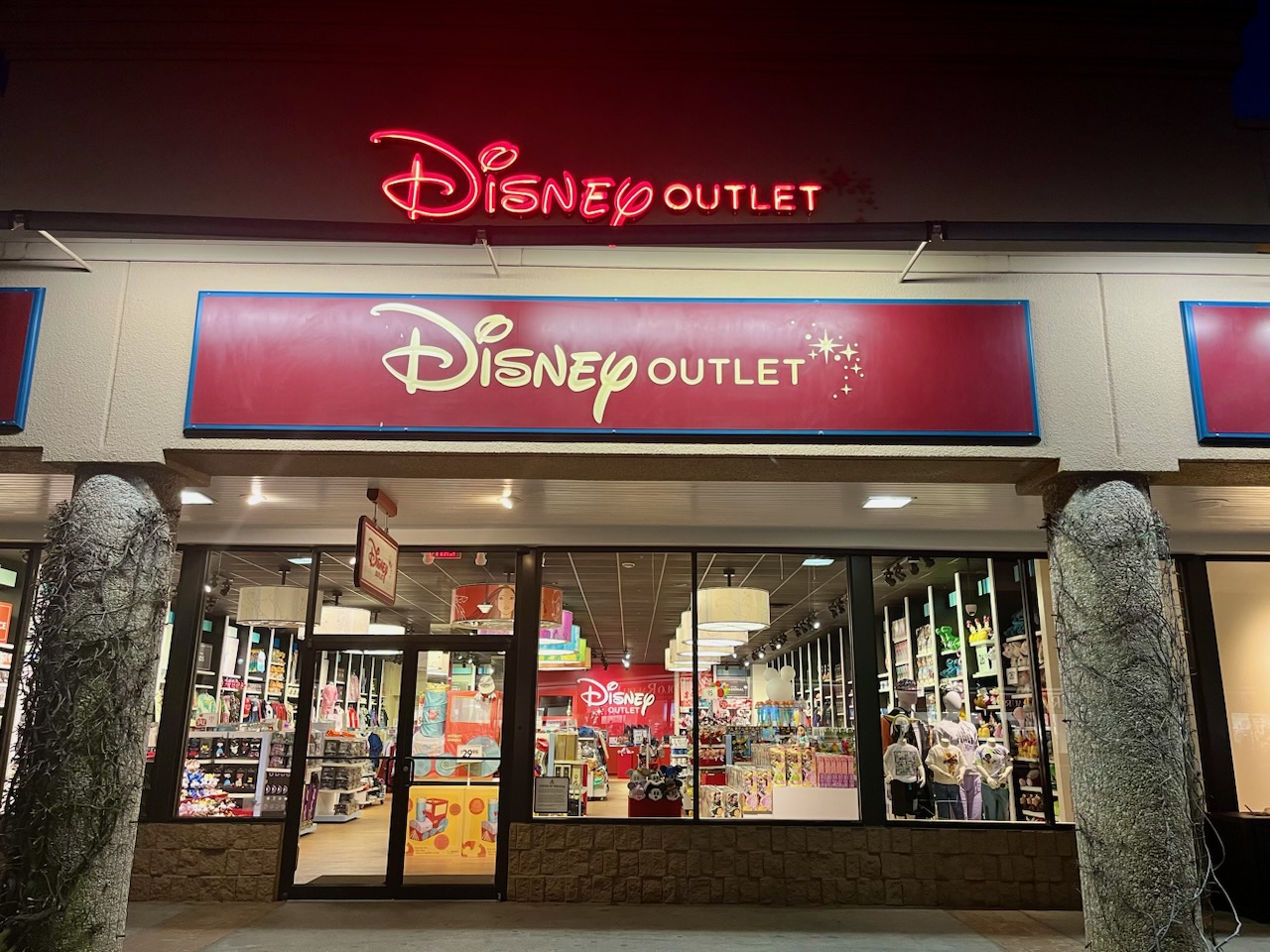 Descubre ofertas mágicas en Disney Store Outlet – Ropa, juguetes y accesorios a precios irresistibles